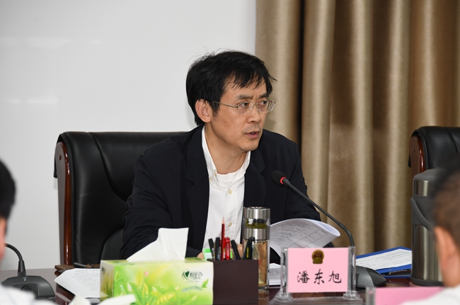 市长潘东旭出席会议并讲话.