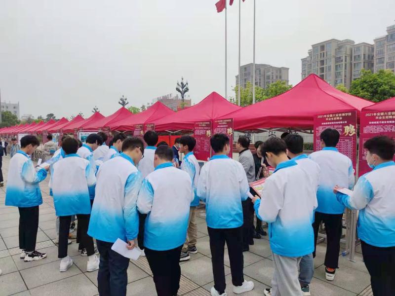 组织人事部组织企业参加六安市技师学院校园招聘会
