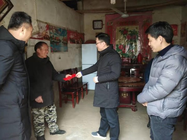 市投创中心赴结对村开展新春走访慰问