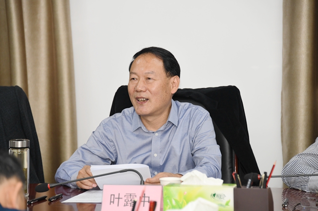 叶露中在研究市本级政府性投资项目谋划会议上强调