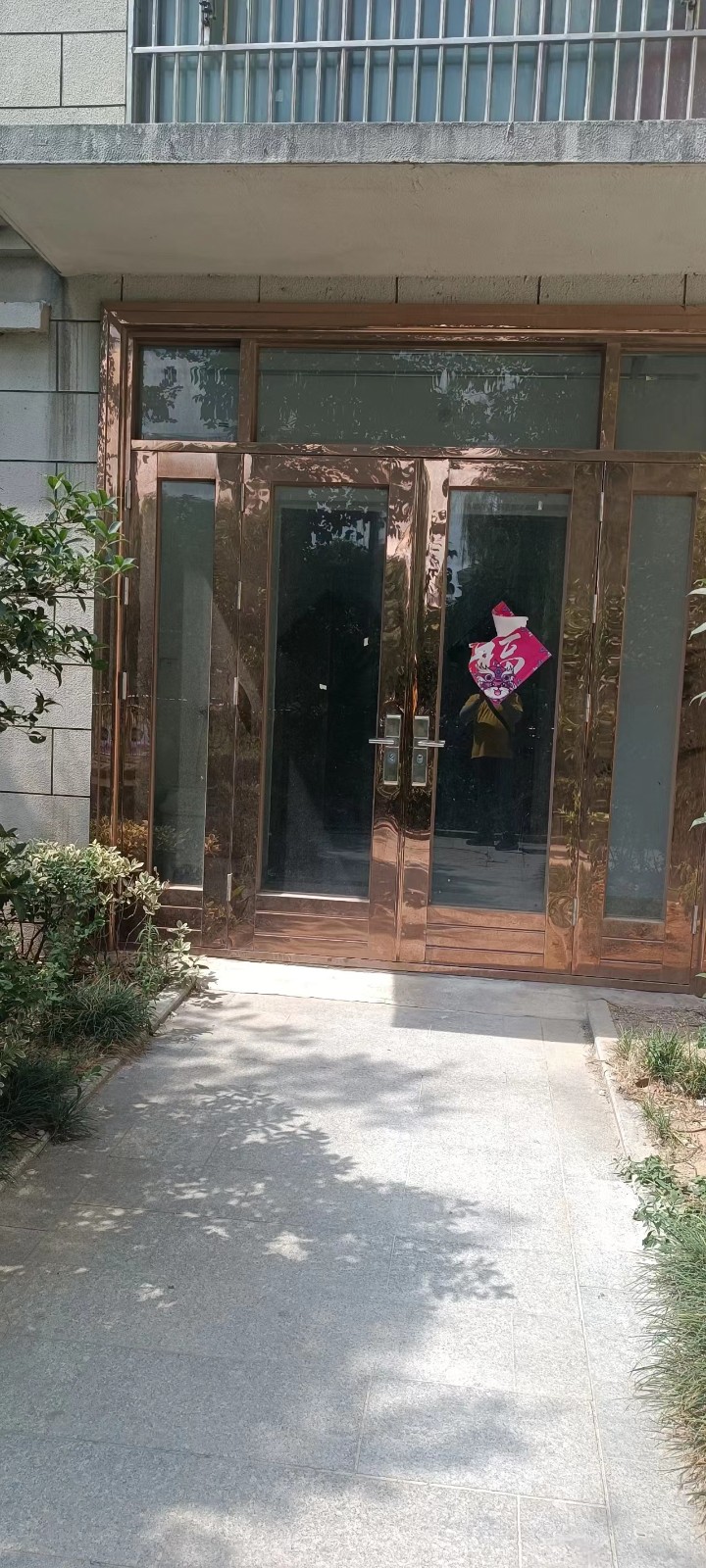 公园壹品小区架空层