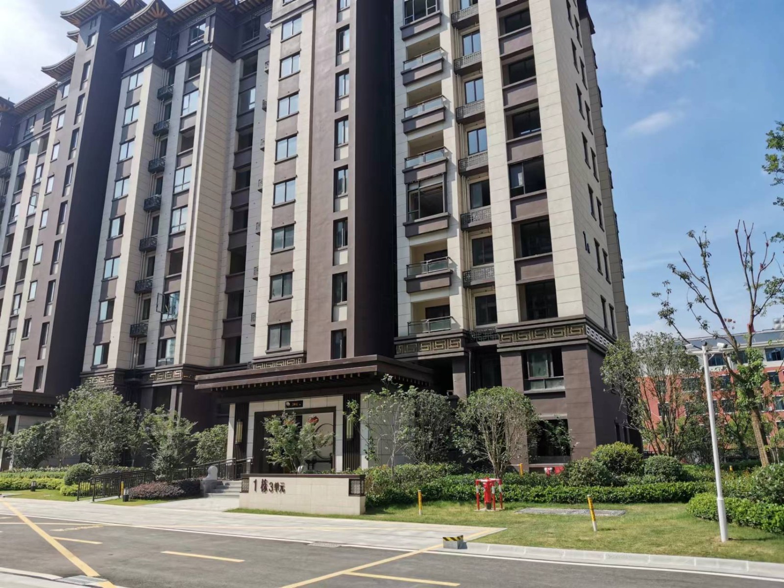 江山赋二期私自改入户门头小区绿化率存在争议