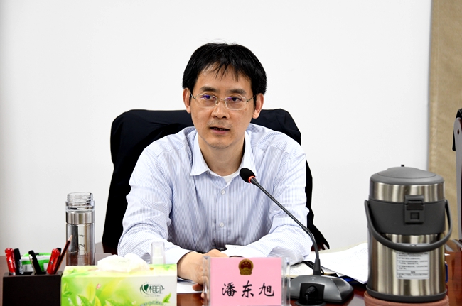 潘东旭主持召开市政府第8次常务会议