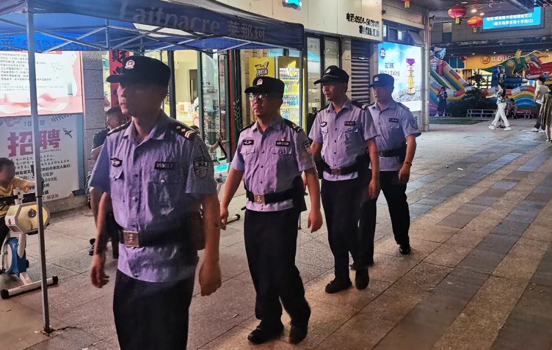 六安市公安机关开展"鹰击2024—筑安"集中巡查宣防行动