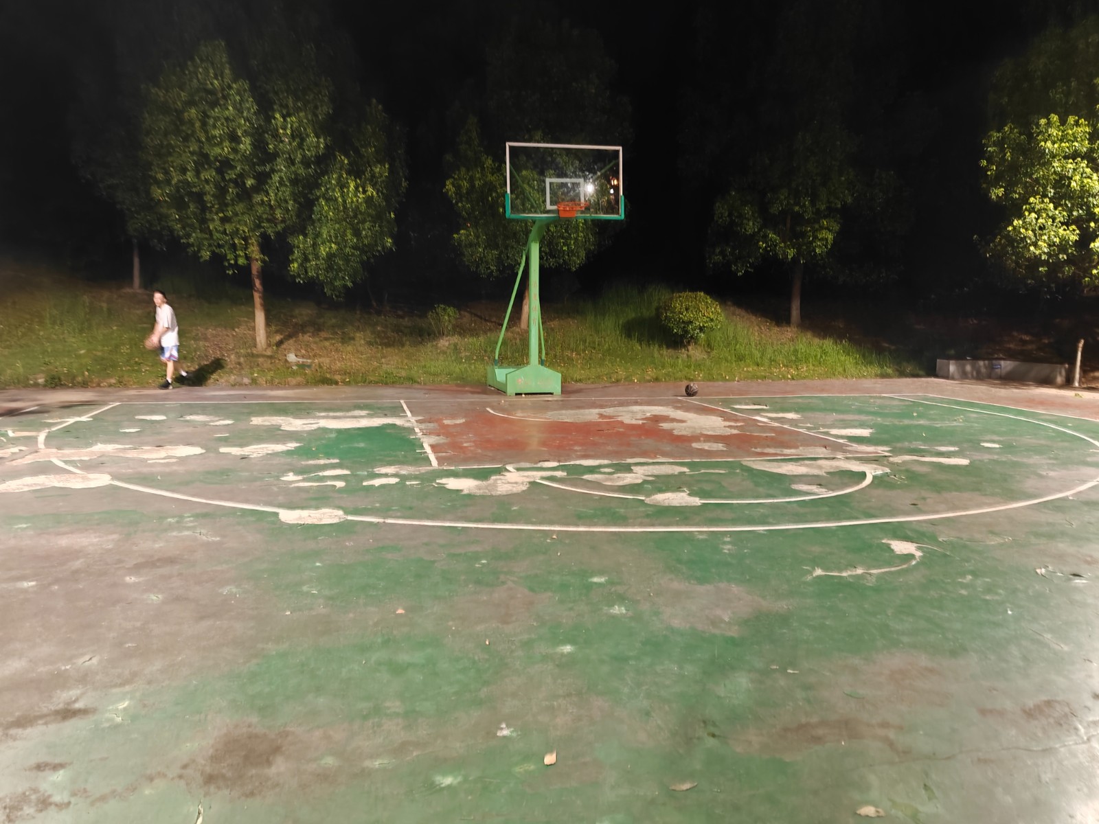 关于能否对文峰公园内篮球场进行修整的咨询