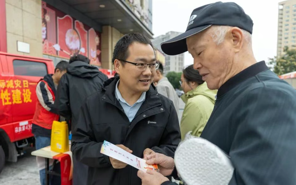 裕安区应急管理局：开展主题宣传活动 筑牢防灾减灾人民防线