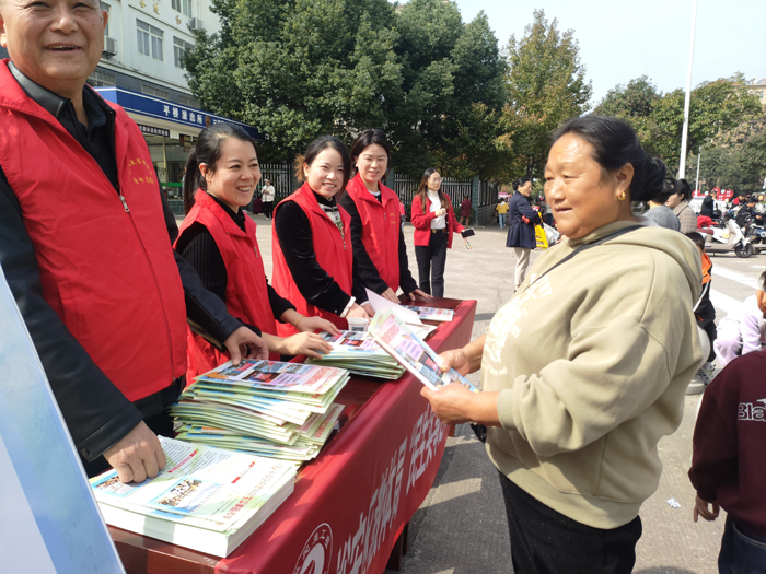 裕安区教体局开展“民生实事走上街头”集中宣传活动