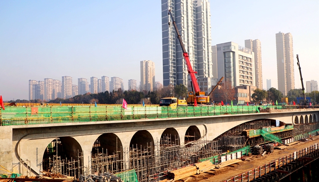 五里墩大桥新建边幅桥初露“芳容”