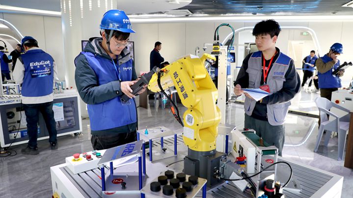 People’s Daily Photo Report on the 2025 Industrial Robot Technology Application and Practical Skills Competition in Our City