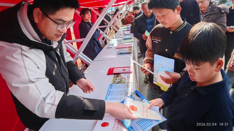 市司法局开展“送法进乡村”示范活动