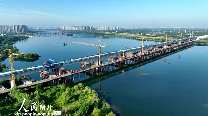 Lu’an, Anhui: Construction of the Jinyu–Pihe Grand Bridge on the Hefei–Wuhan High-Speed Railway Progresses Steadily