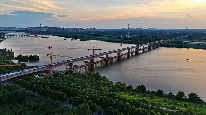 A New Landmark Emerges on Hefei–Wuhan HSR