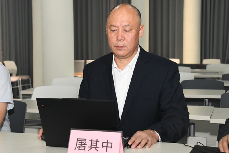 在线嘉宾市数管局党组成员、副局长屠其中正在回复网友提问