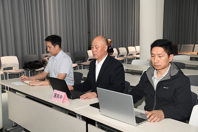 市数管局相关部门负责人参加在线访谈