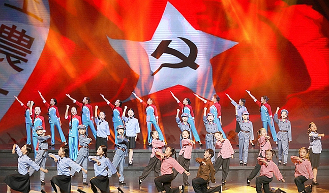 长征精神照新程