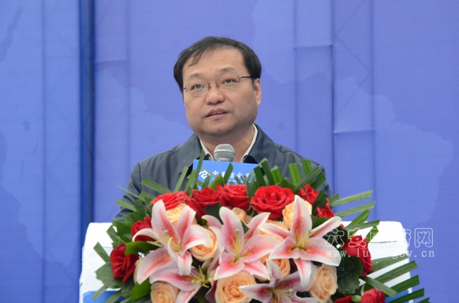 市委常委,副市长束学龙在庆典仪式上致辞