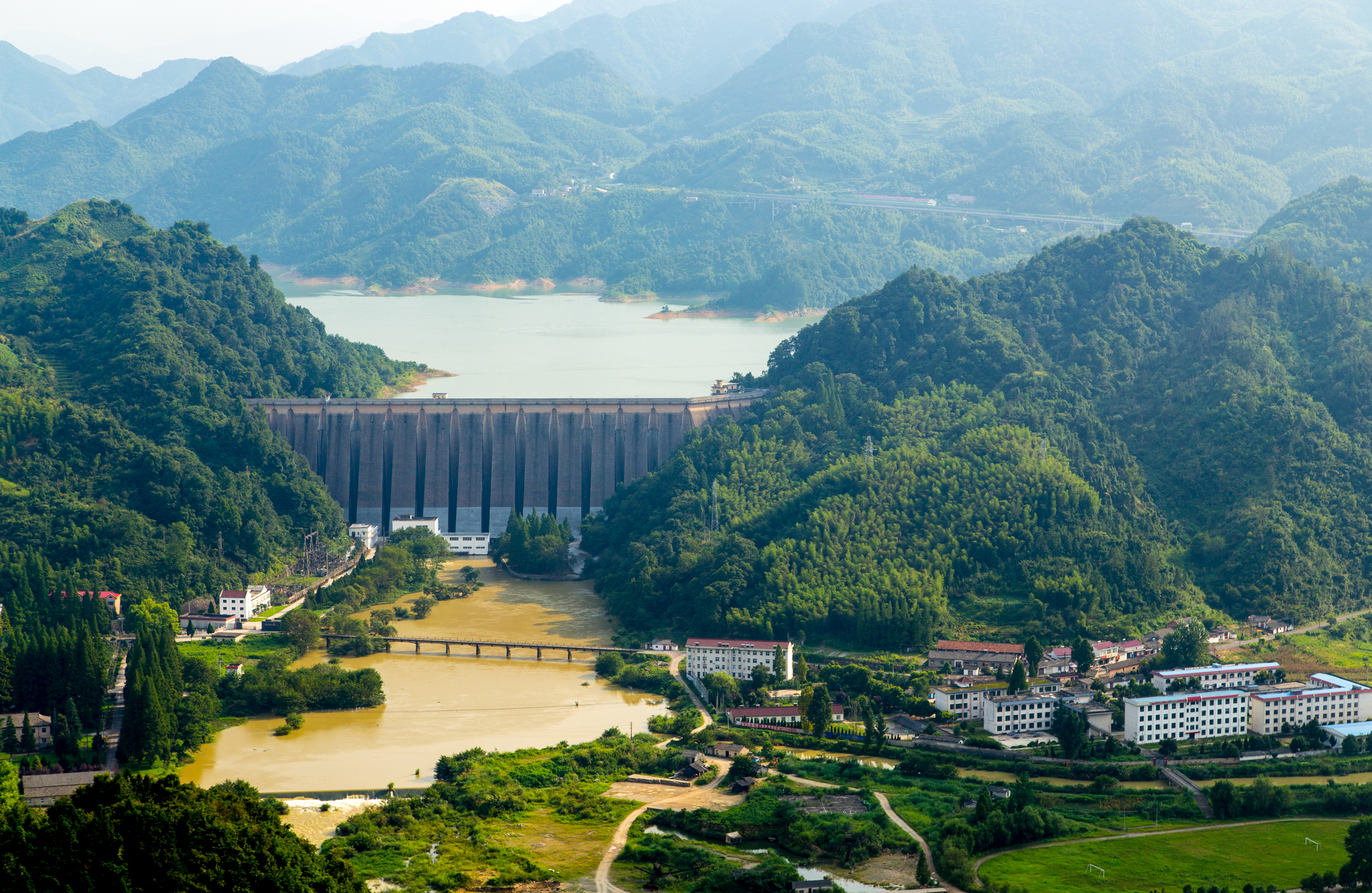新中国第一座混凝土双支墩肋墩坝——磨子潭水库