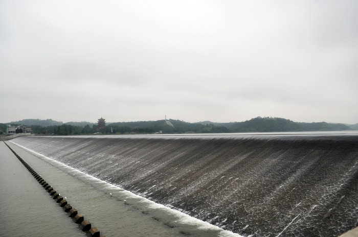 横排头滚水坝