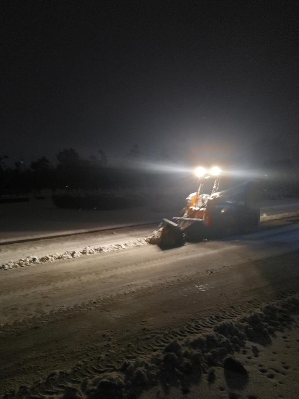 铲车扫雪1.jpg