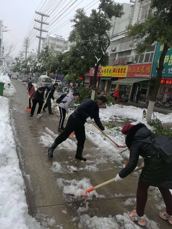 0108扫雪2.jpg