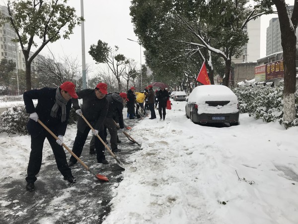 27日包保扫雪.jpg