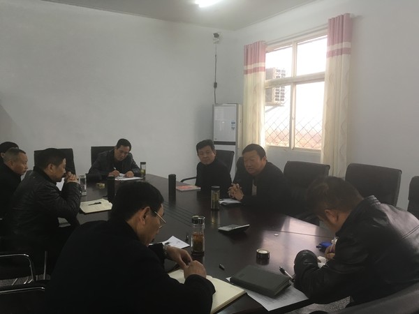 市粮食局进村入户宣讲党的十九大精神.jpg
