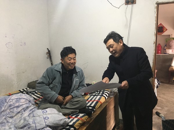 市粮食局进村入户宣讲党的十九大精神2.jpg