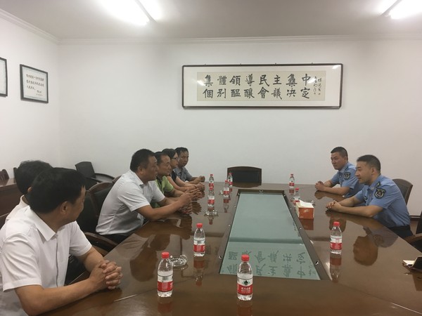 在建军91周年来临之际，2018年7月26日，市粮食局党组书记、局长王振华率局领导班子全体成员、局相关科室和军供站负责人深入空军独山场站走访慰问，并送去食用油、西瓜、饮料等慰问品1.jpg